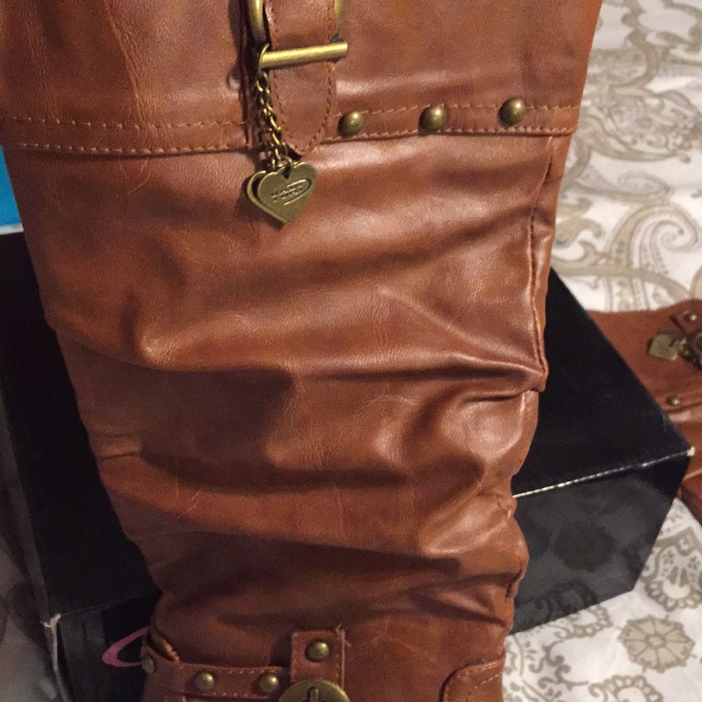 Boots - Picture 2 of 4